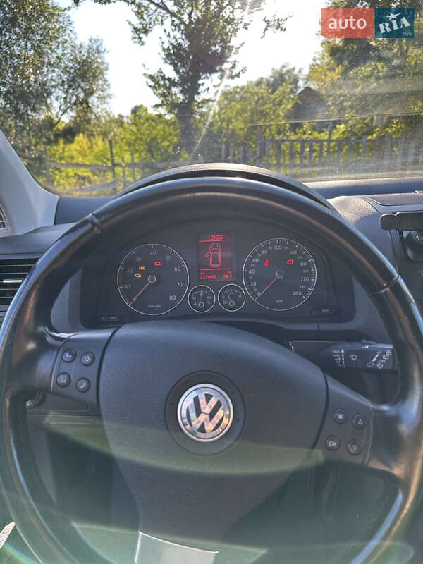 Хетчбек Volkswagen Golf 2008 в Звенигородці