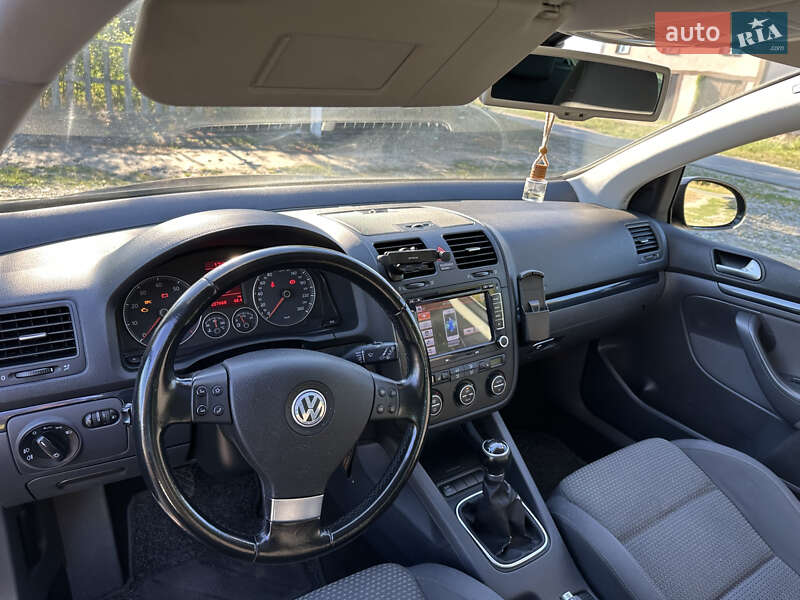 Хетчбек Volkswagen Golf 2008 в Звенигородці