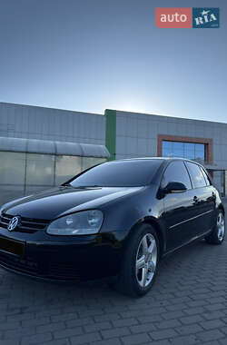 Хэтчбек Volkswagen Golf 2004 в Виноградове