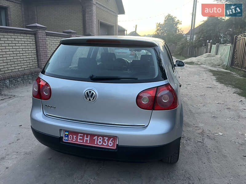 Хетчбек Volkswagen Golf 2004 в Охтирці