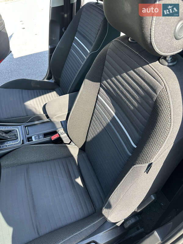 Універсал Volkswagen Golf 2014 в Житомирі