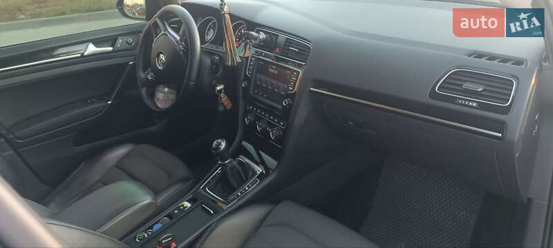 Хетчбек Volkswagen Golf 2012 в Полтаві