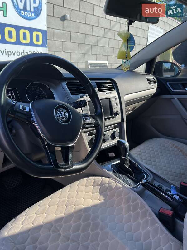 Хетчбек Volkswagen Golf 2015 в Києві