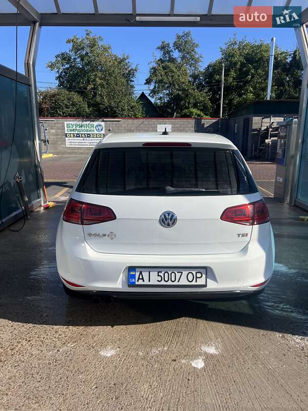 Хетчбек Volkswagen Golf 2015 в Києві