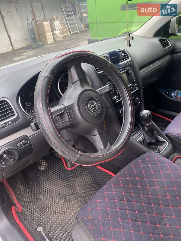 Универсал Volkswagen Golf 2011 в Староконстантинове
