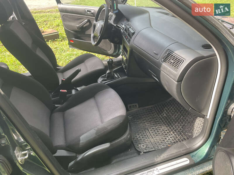 Хетчбек Volkswagen Golf 2000 в Хмельницькому