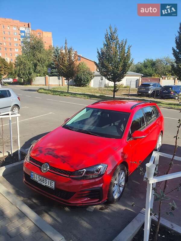 Універсал Volkswagen Golf 2017 в Полтаві