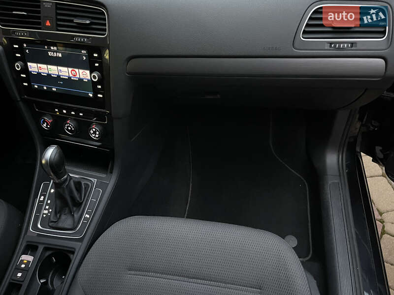 Универсал Volkswagen Golf 2019 в Ивано-Франковске