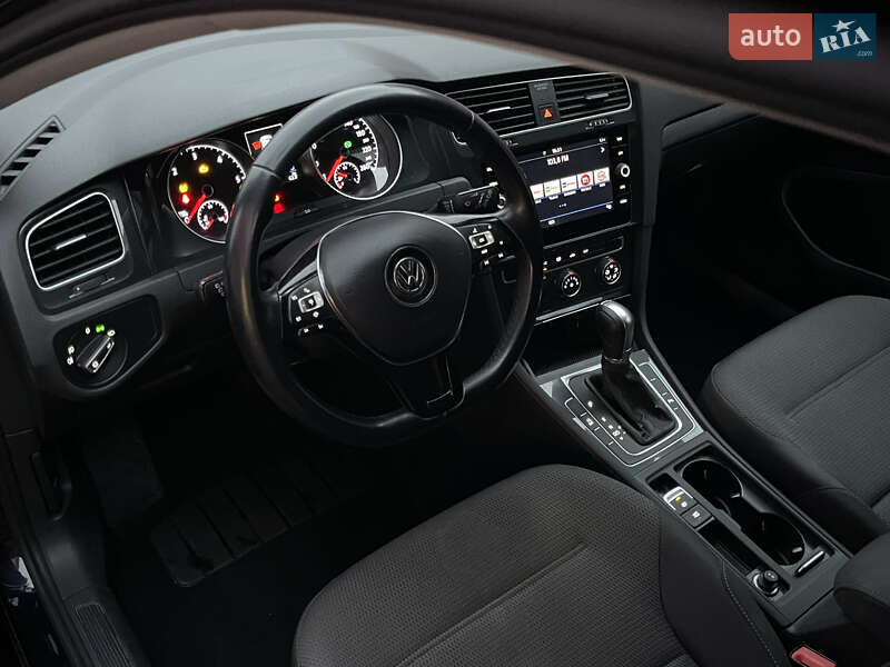 Универсал Volkswagen Golf 2019 в Ивано-Франковске