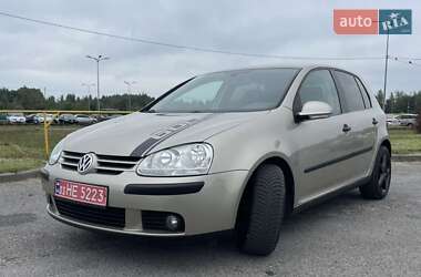 Хэтчбек Volkswagen Golf 2004 в Бродах
