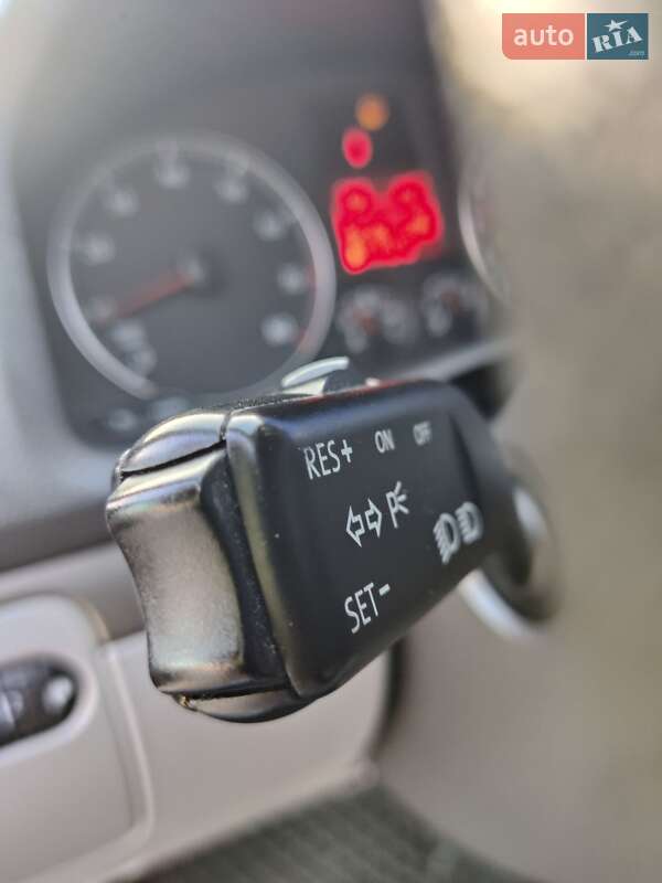 Хэтчбек Volkswagen Golf 2004 в Нововолынске