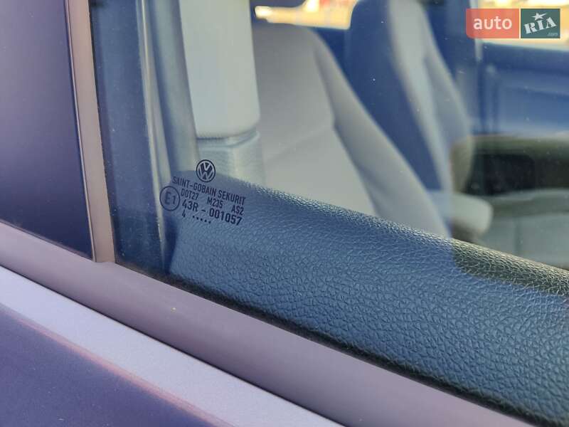 Хэтчбек Volkswagen Golf 2004 в Нововолынске