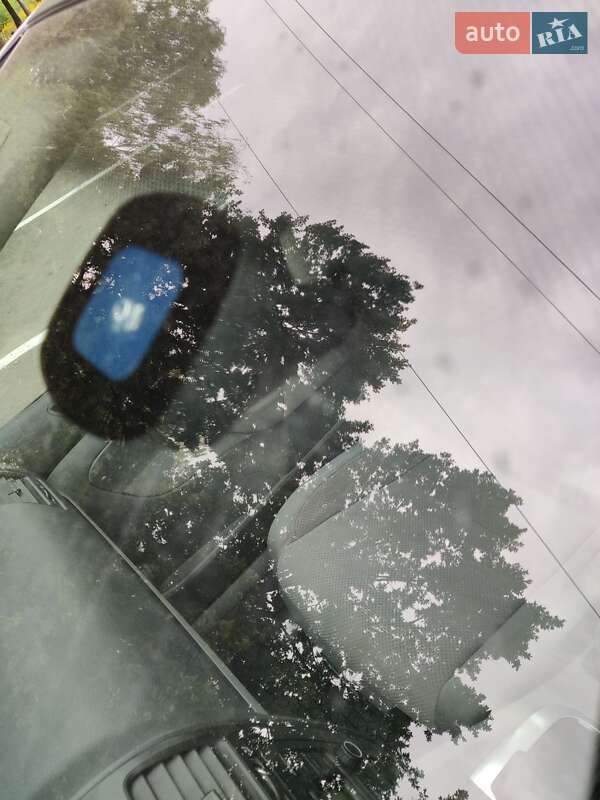 Хэтчбек Volkswagen Golf 2004 в Нововолынске