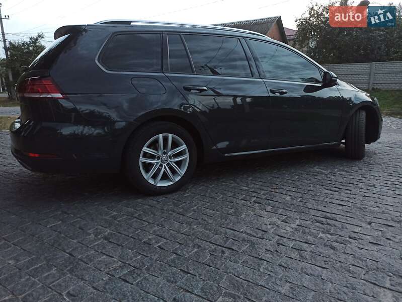 Универсал Volkswagen Golf 2018 в Гадяче