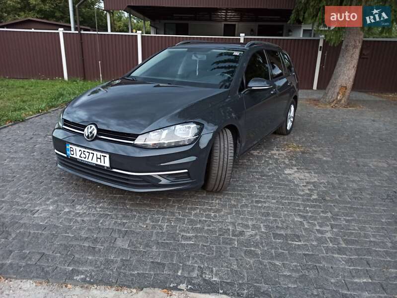 Универсал Volkswagen Golf 2018 в Гадяче