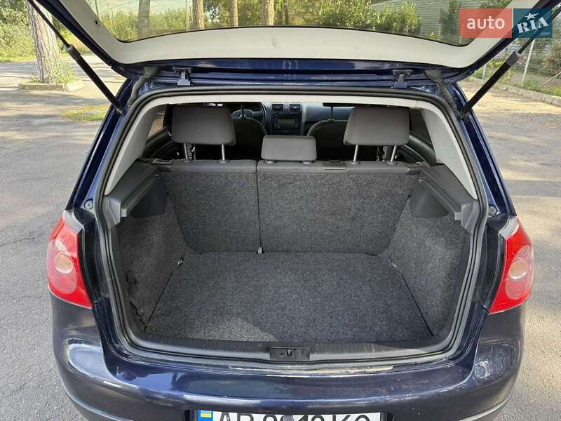 Хэтчбек Volkswagen Golf 2004 в Виннице