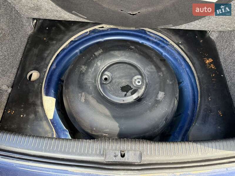 Хэтчбек Volkswagen Golf 2004 в Виннице