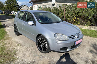 Хетчбек Volkswagen Golf 2005 в Пустомитах