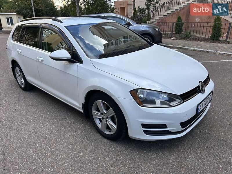 Универсал Volkswagen Golf 2015 в Ирпене