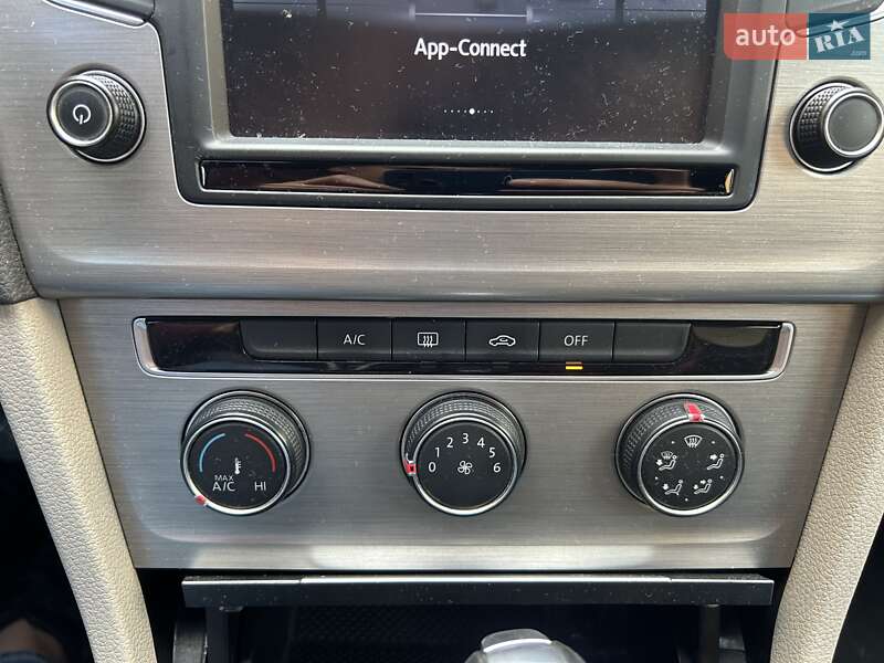 Универсал Volkswagen Golf 2015 в Ирпене