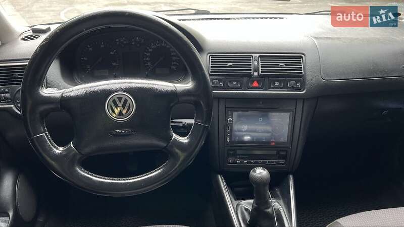 Хэтчбек Volkswagen Golf 2001 в Казатине