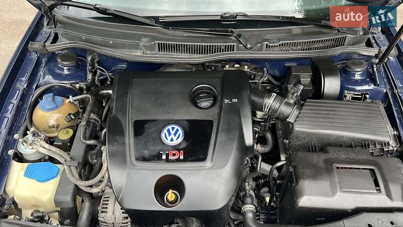 Хэтчбек Volkswagen Golf 2001 в Казатине