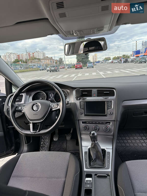 Універсал Volkswagen Golf 2016 в Вінниці