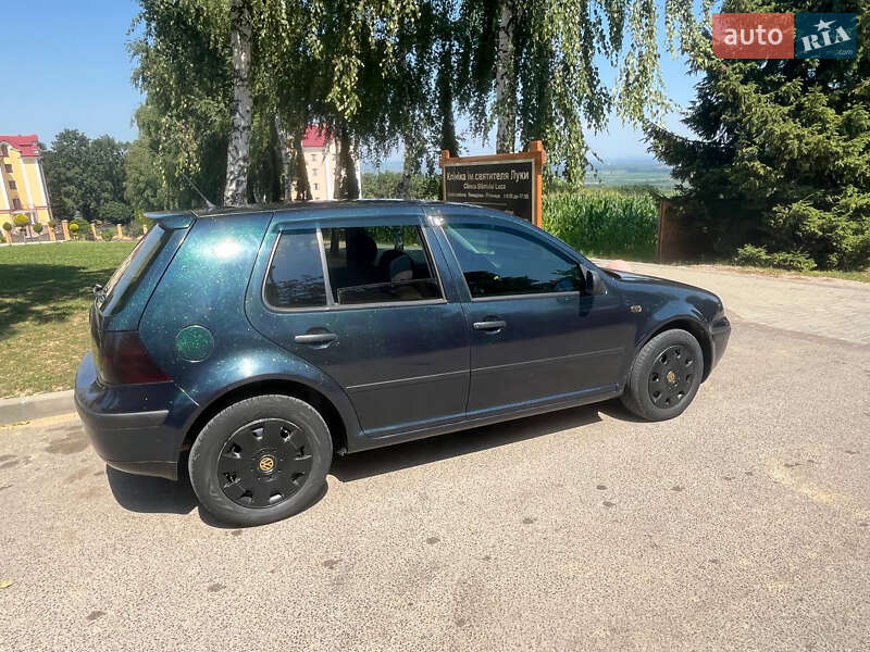 Хетчбек Volkswagen Golf 1999 в Чернівцях