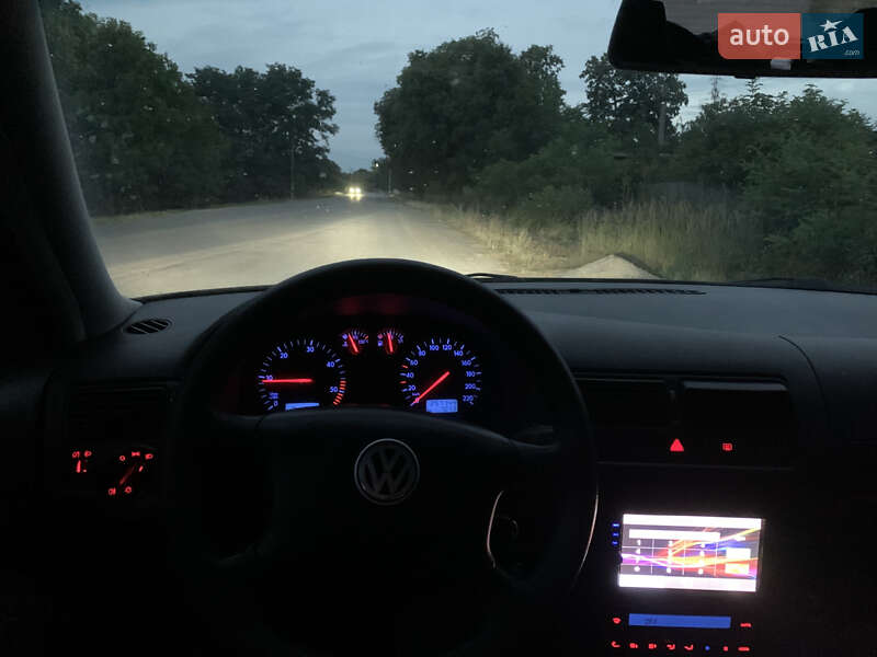 Хетчбек Volkswagen Golf 1999 в Чернівцях