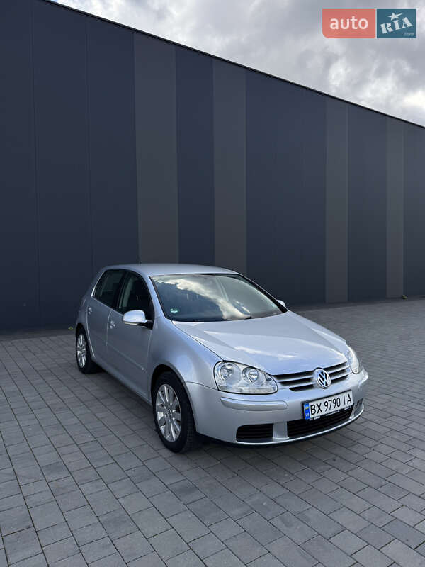 Хетчбек Volkswagen Golf 2005 в Хмельницькому