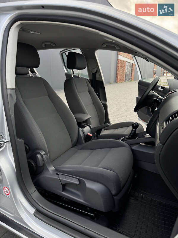 Хетчбек Volkswagen Golf 2005 в Хмельницькому