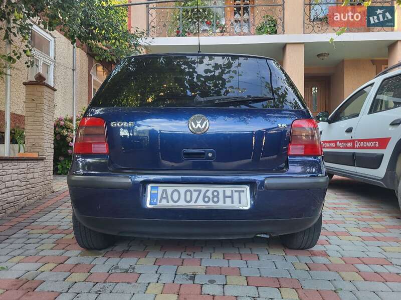 Хетчбек Volkswagen Golf 2000 в Іршаві