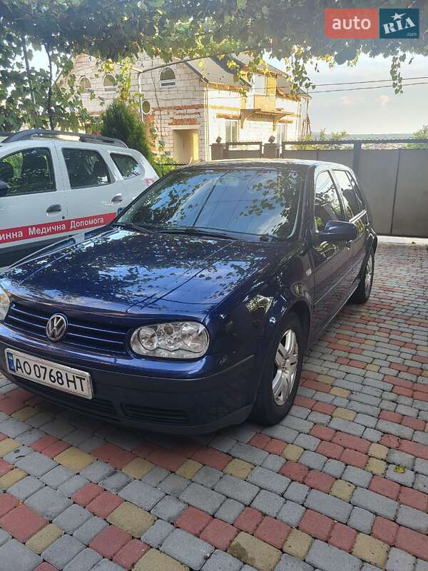 Хетчбек Volkswagen Golf 2000 в Іршаві