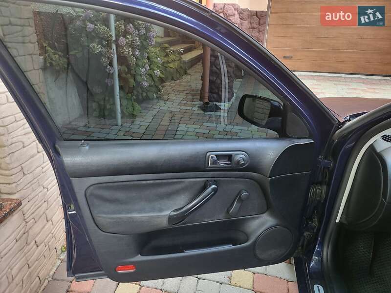 Хетчбек Volkswagen Golf 2000 в Іршаві