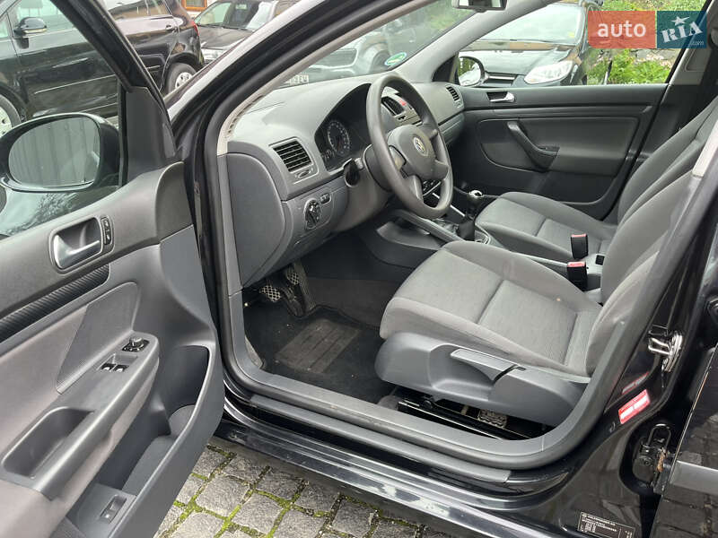 Хэтчбек Volkswagen Golf 2004 в Звягеле фото 21 Хэтчбек Volkswagen Golf 2004 в Звягеле