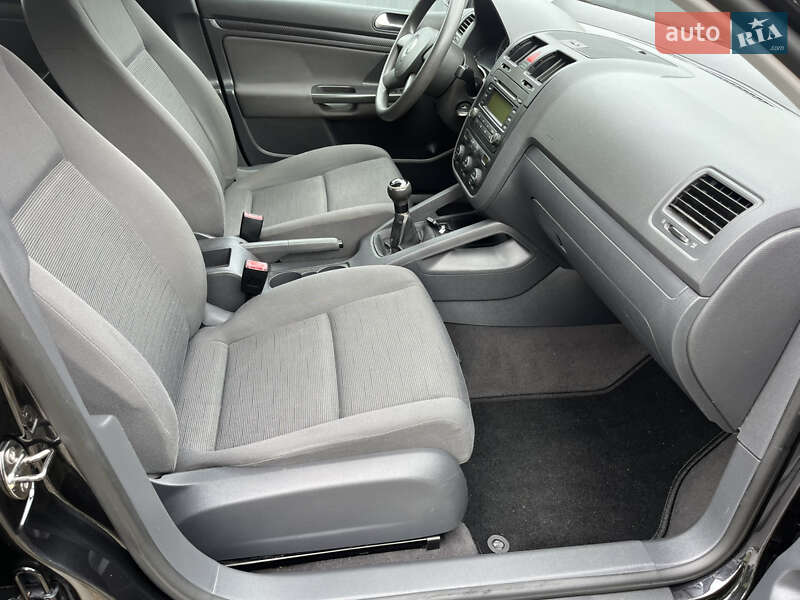 Хэтчбек Volkswagen Golf 2004 в Звягеле фото 28 Хэтчбек Volkswagen Golf 2004 в Звягеле