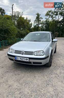 Хэтчбек Volkswagen Golf 2001 в Полтаве