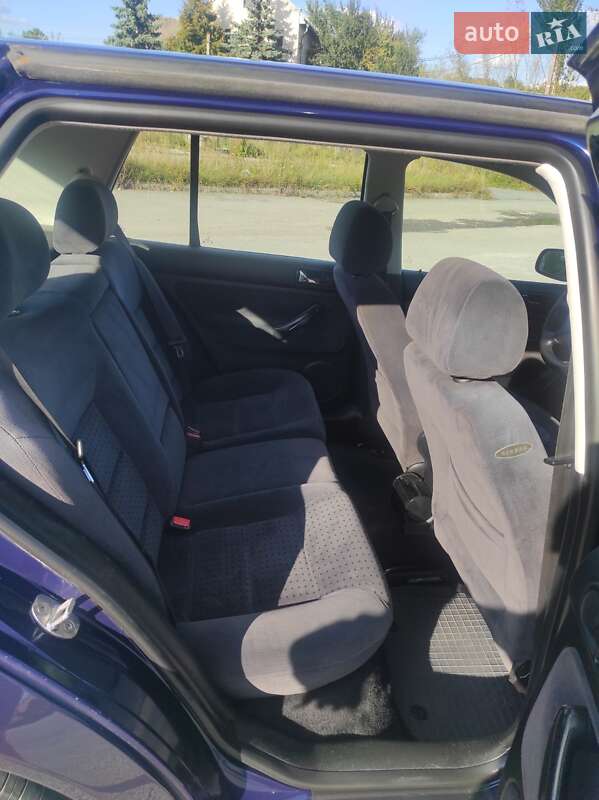 Хэтчбек Volkswagen Golf 2000 в Тернополе