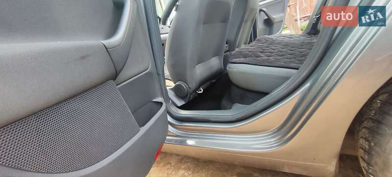 Хэтчбек Volkswagen Golf 2007 в Сновске