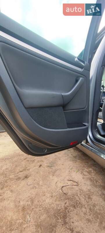 Хэтчбек Volkswagen Golf 2007 в Сновске