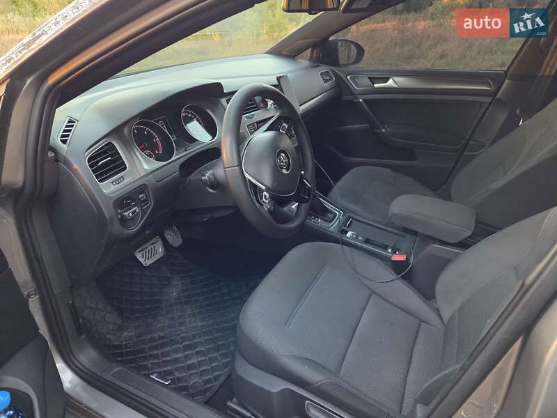 Хетчбек Volkswagen Golf 2013 в Пирятині