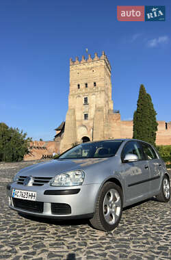 Хетчбек Volkswagen Golf 2004 в Луцьку