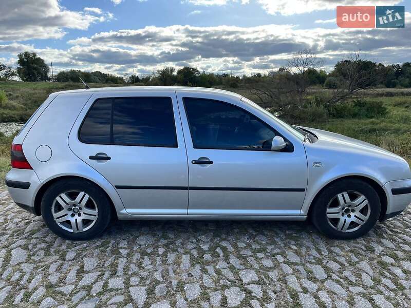 Хэтчбек Volkswagen Golf 2001 в Житомире