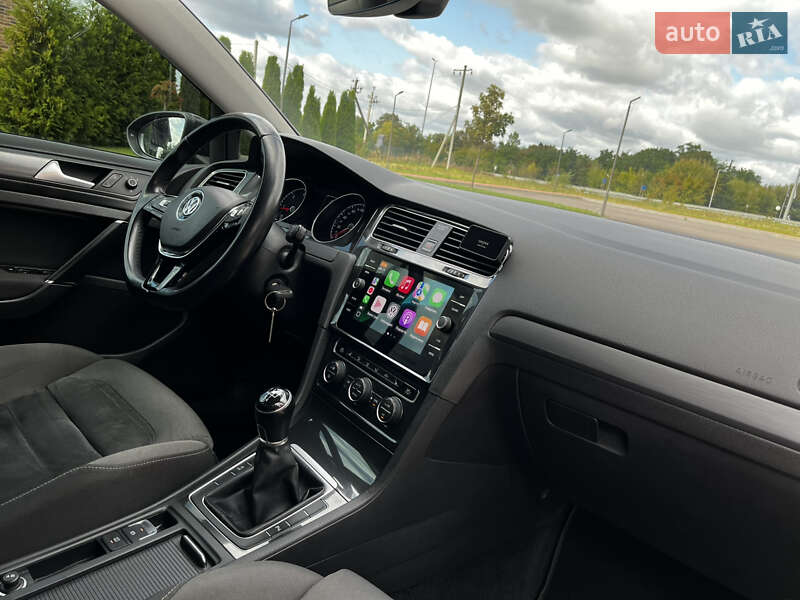 Универсал Volkswagen Golf 2017 в Ровно