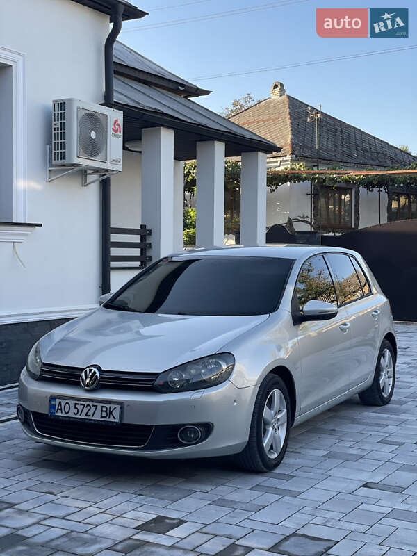 Хэтчбек Volkswagen Golf 2010 в Виноградове