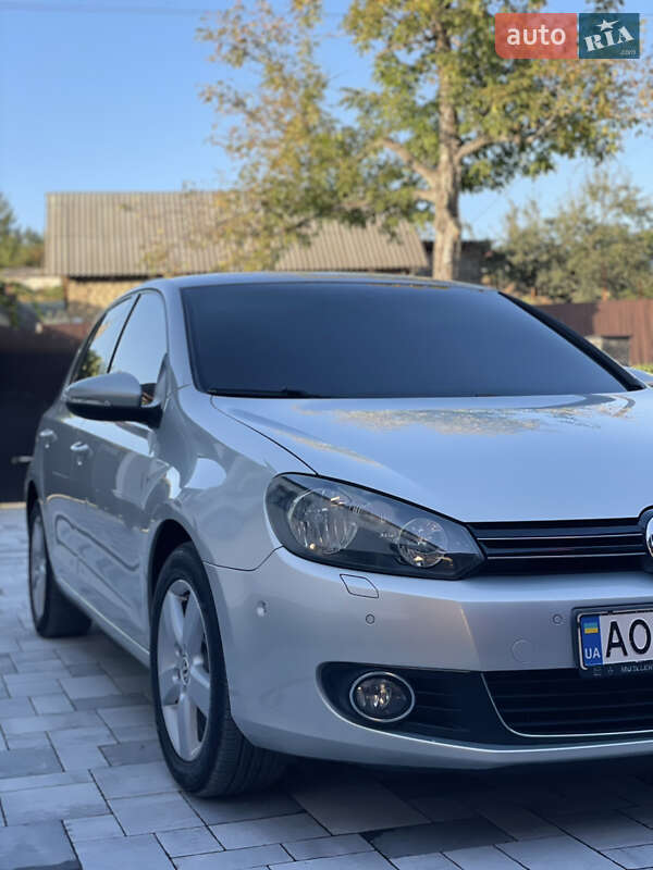 Хэтчбек Volkswagen Golf 2010 в Виноградове