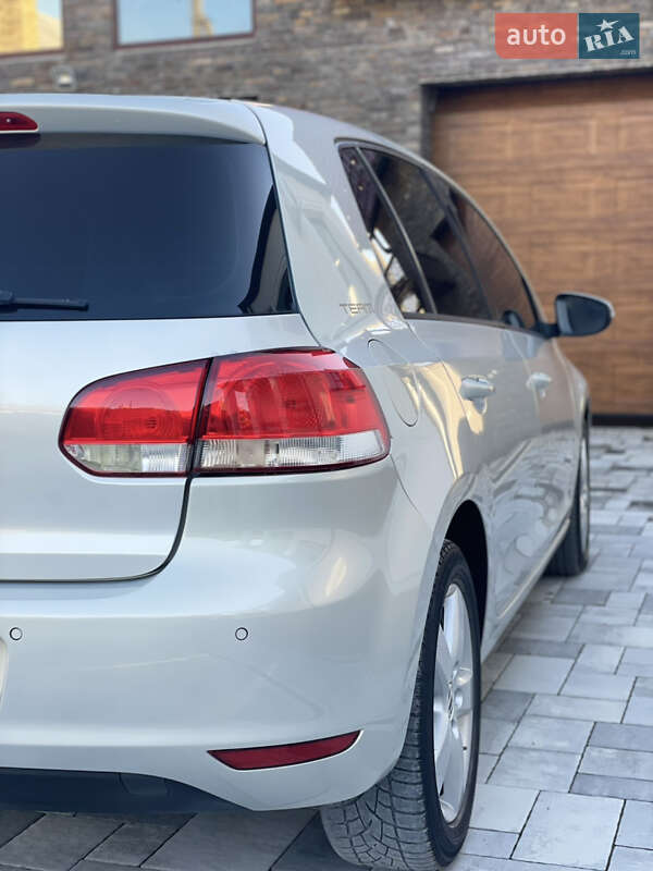 Хэтчбек Volkswagen Golf 2010 в Виноградове