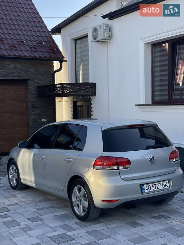 Хэтчбек Volkswagen Golf 2010 в Виноградове