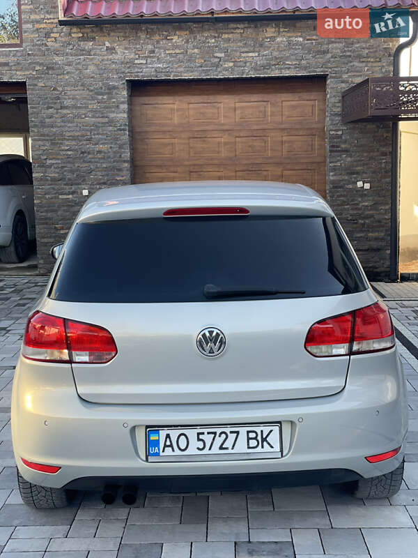 Хэтчбек Volkswagen Golf 2010 в Виноградове