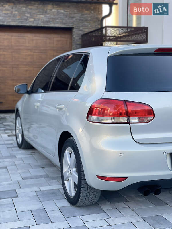 Хэтчбек Volkswagen Golf 2010 в Виноградове